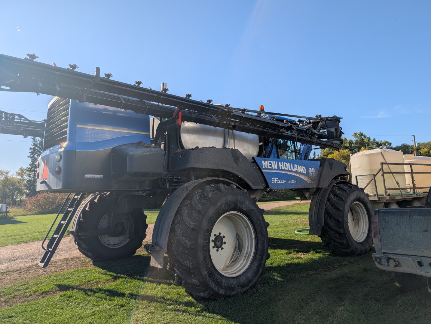 2014 New Holland SP.333F Sprayer/High Clearance