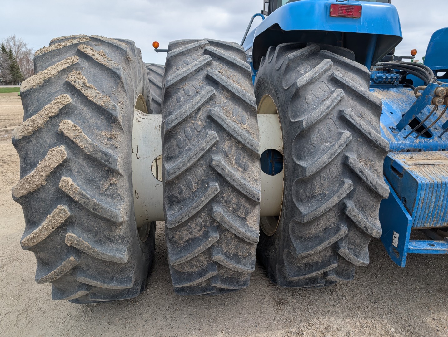 1995 New Holland 9880 Tractor 4WD