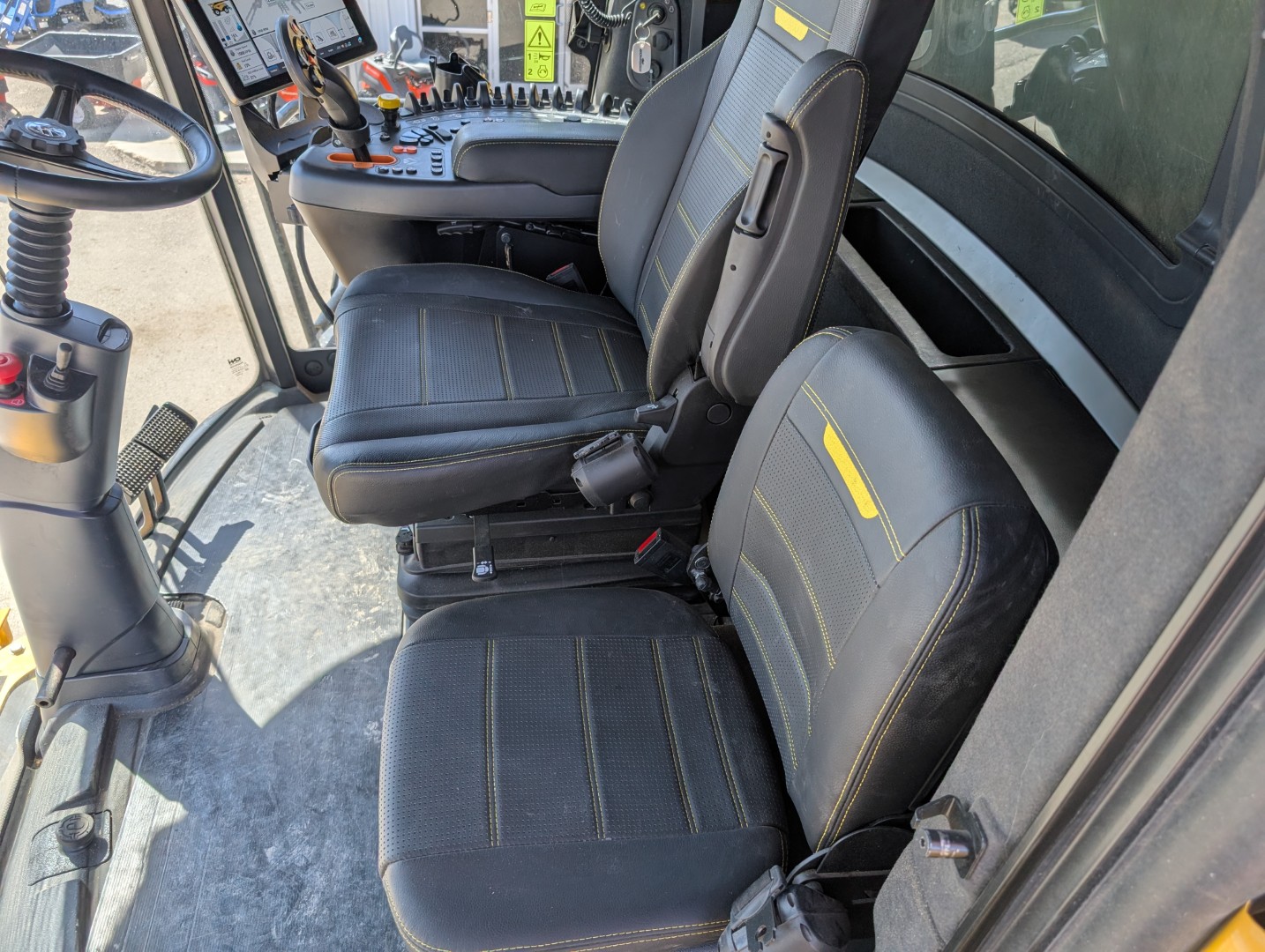 2025 New Holland CR9.90Z Combine