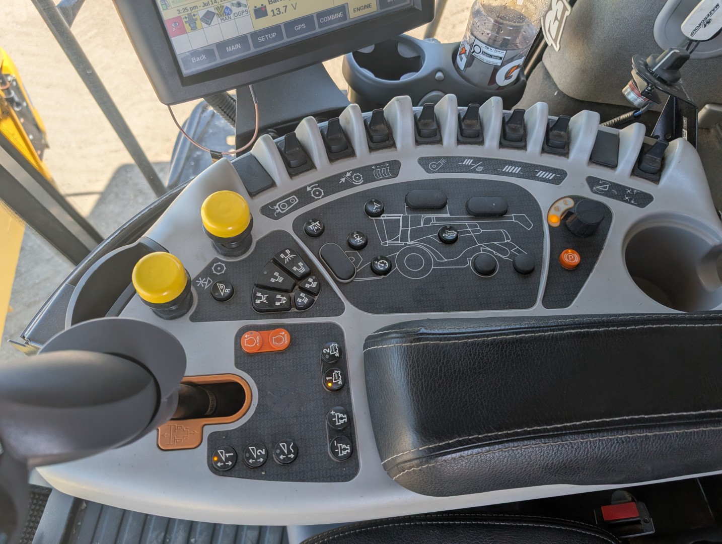 2019 New Holland CR8.90 Combine