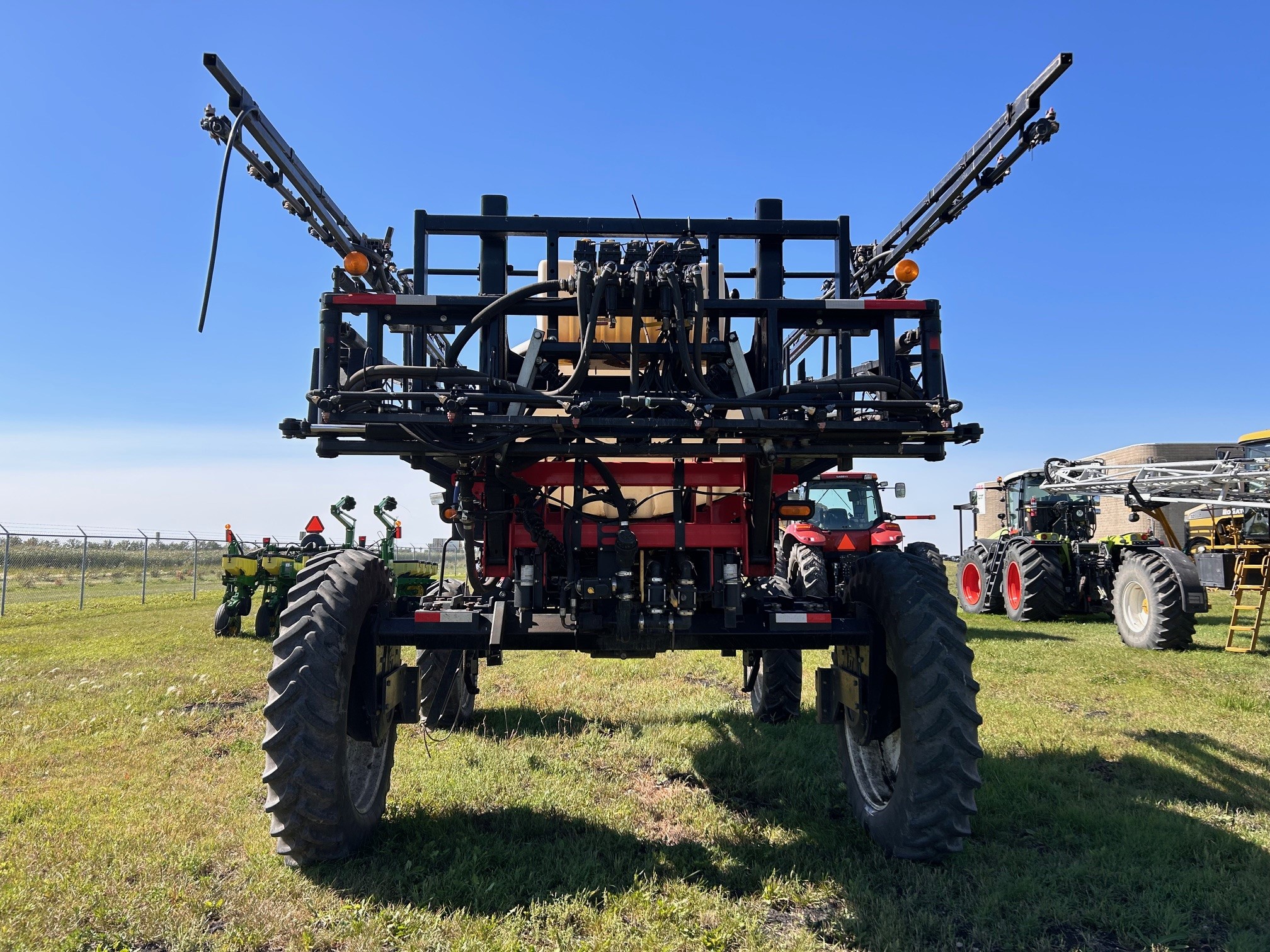 2004 Apache 850 Sprayer/High Clearance