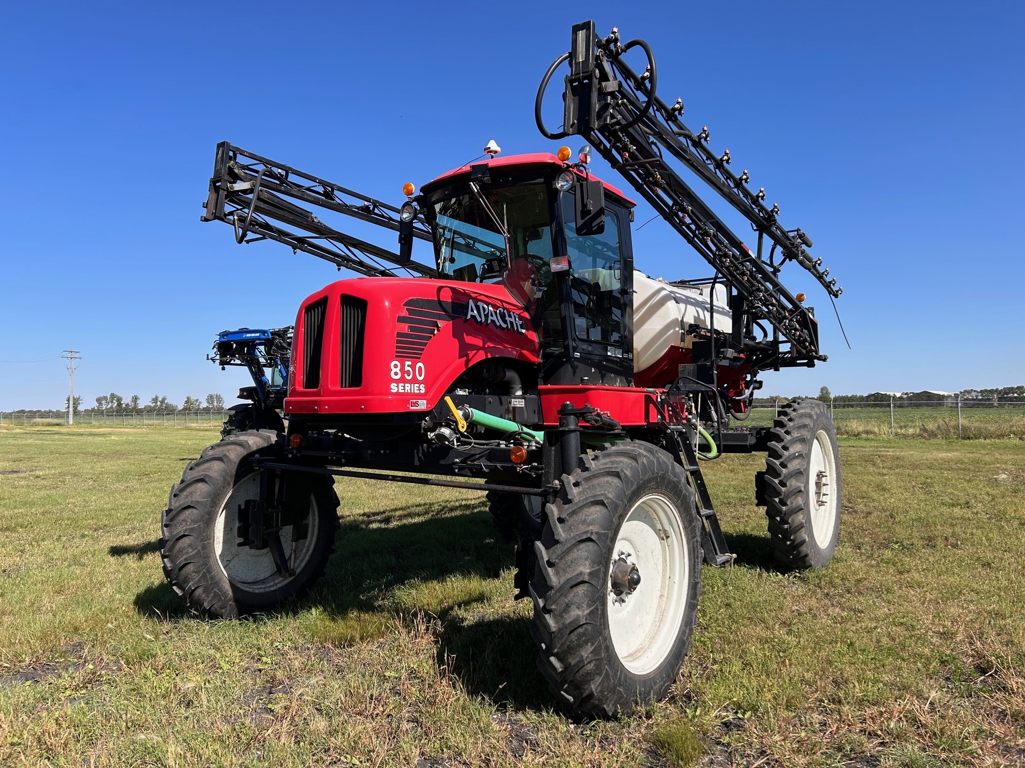 2004 Apache 850 Sprayer/High Clearance