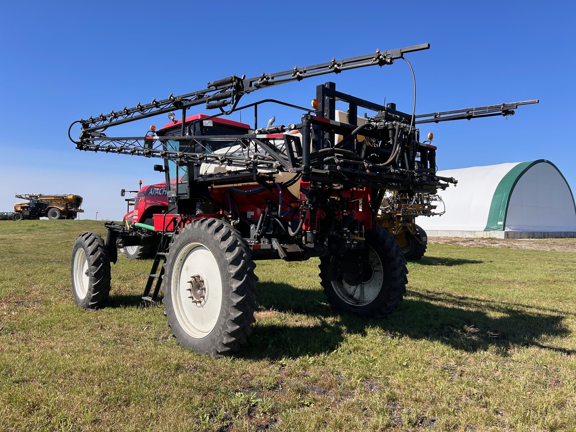 2004 Apache 850 Sprayer/High Clearance