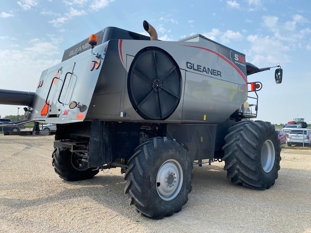 2017 AGCO Gleaner S96 Combine