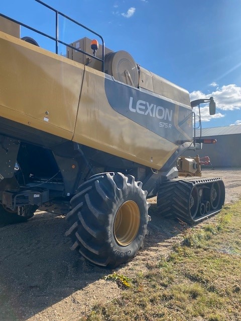 2009 Caterpillar 575R Combine