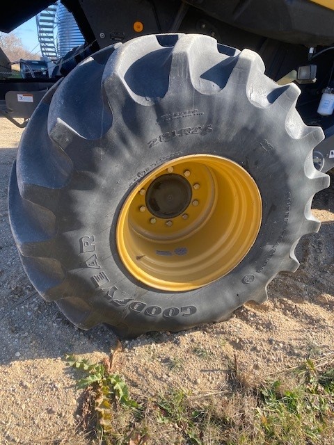 2009 Caterpillar 575R Combine