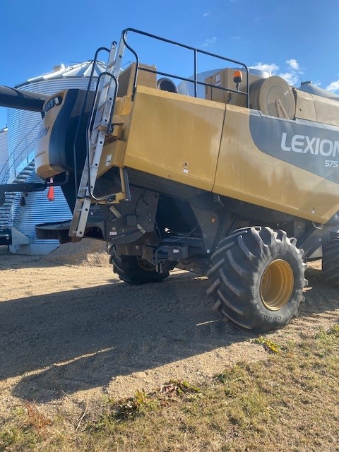 2009 Caterpillar 575R Combine