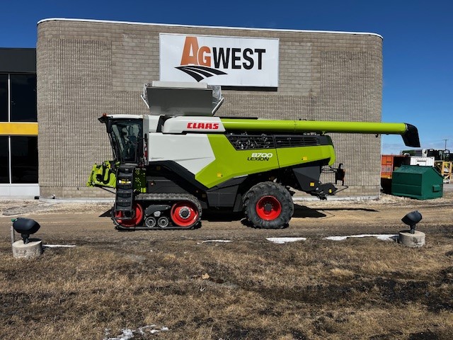 2022 CLAAS 8700TT Combine
