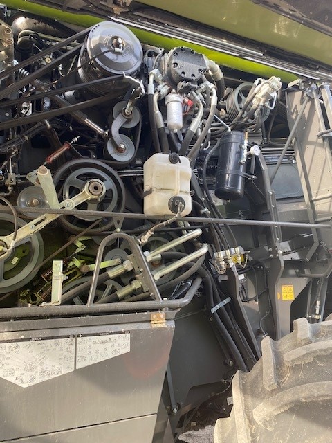 2022 CLAAS 8700TT Small Grains Combine