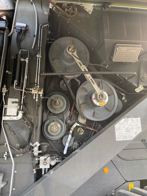 2022 CLAAS 8700TT Small Grains Combine