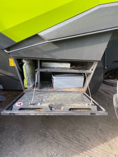 2022 CLAAS 8700TT Small Grains Combine