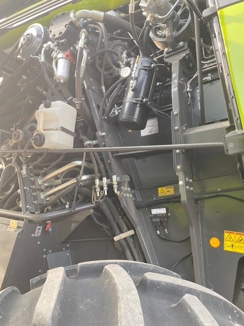 2022 CLAAS 8700TT Small Grains Combine