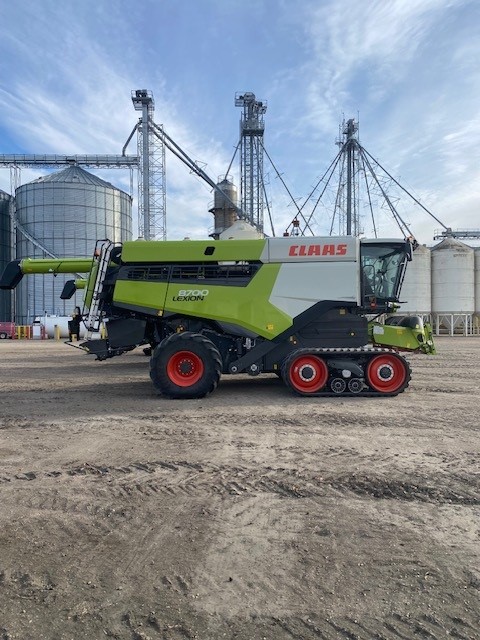 2022 CLAAS 8700TT Combine