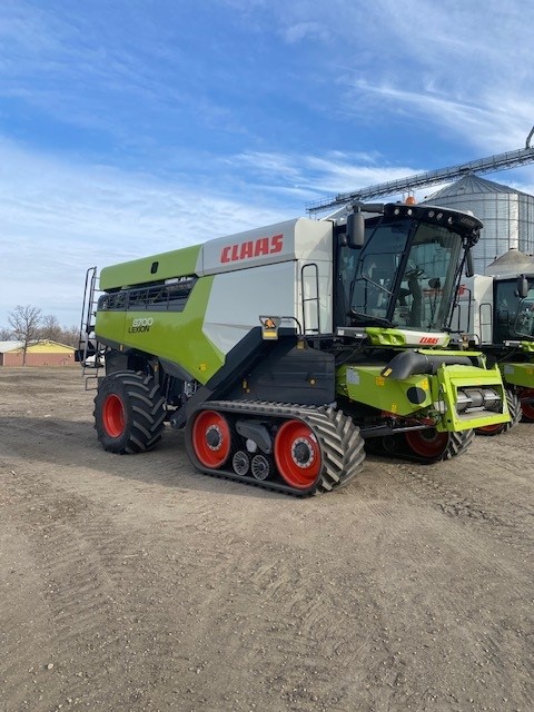 2022 CLAAS 8700TT Small Grains Combine