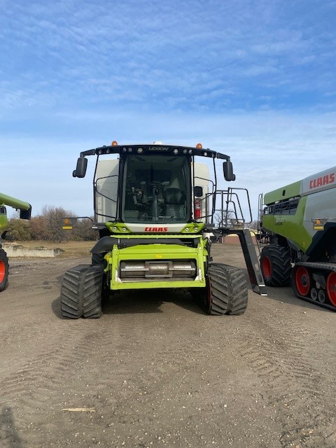 2022 CLAAS 8700TT Small Grains Combine