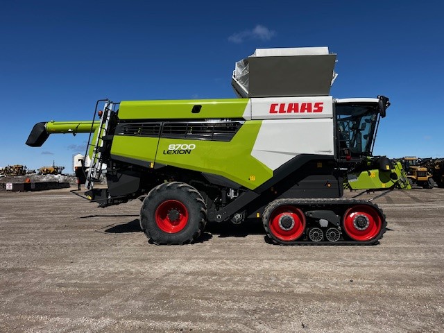 2022 CLAAS 8700TT Combine