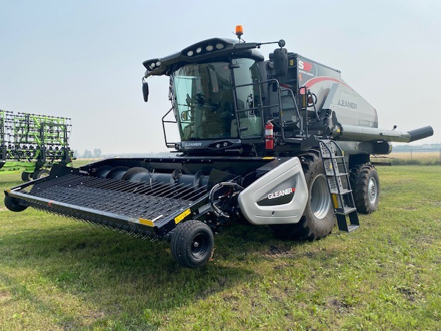 2022 Gleaner GLS97 Combine