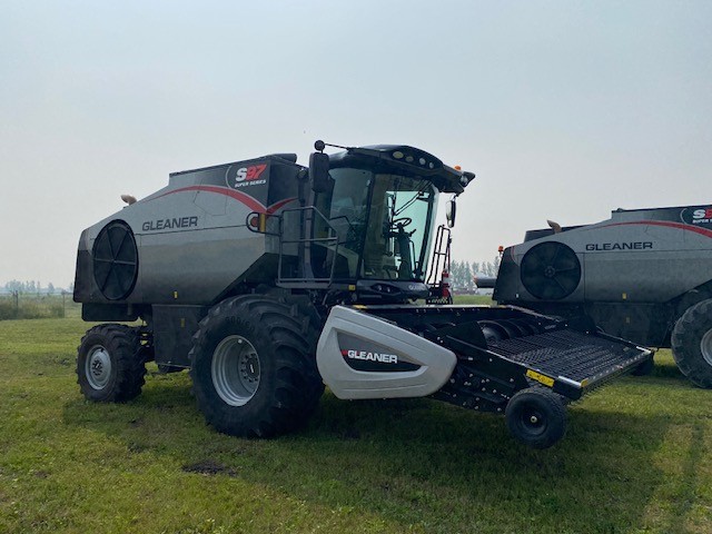 2022 Gleaner GLS97 Combine