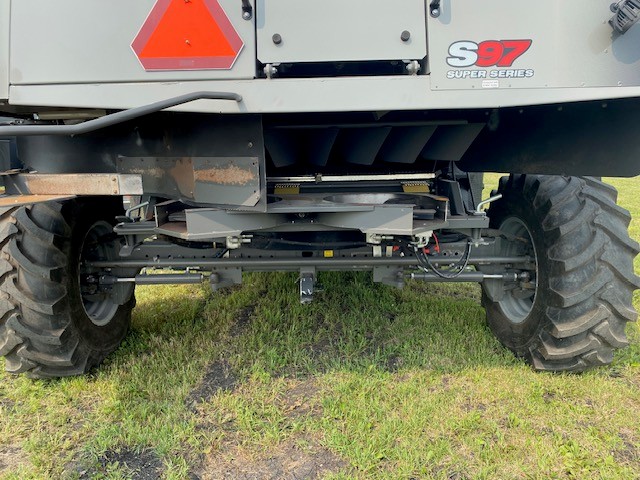 2022 Gleaner GLS97 Combine