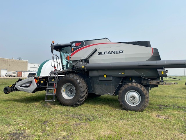 2022 Gleaner GLS97 Combine