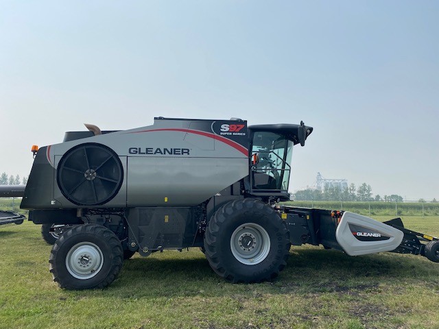 2022 Gleaner GLS97 Combine