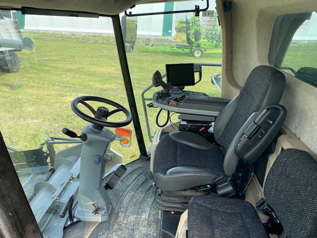 2017 Gleaner GLS96 Combine