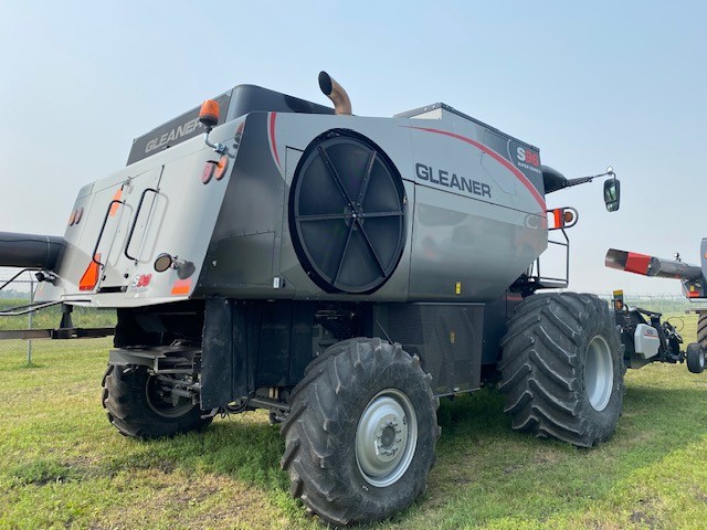 2017 Gleaner GLS96 Combine