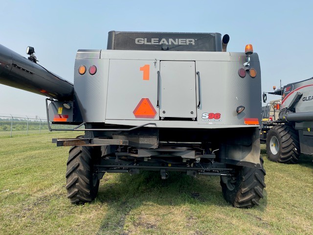 2017 Gleaner GLS96 Combine