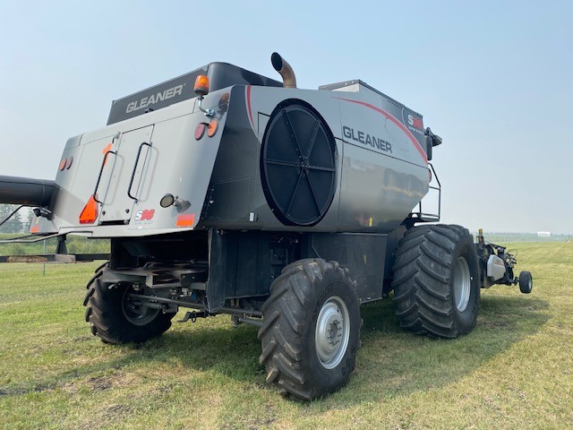 2017 Gleaner GLS96 Combine