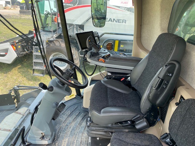 2017 Gleaner GLS96 Combine