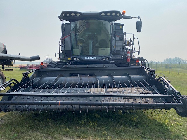 2017 Gleaner GLS96 Combine