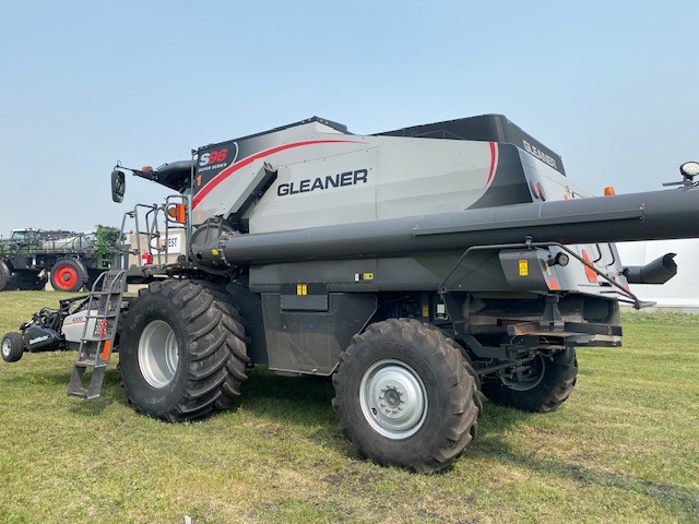 2017 Gleaner GLS96 Combine