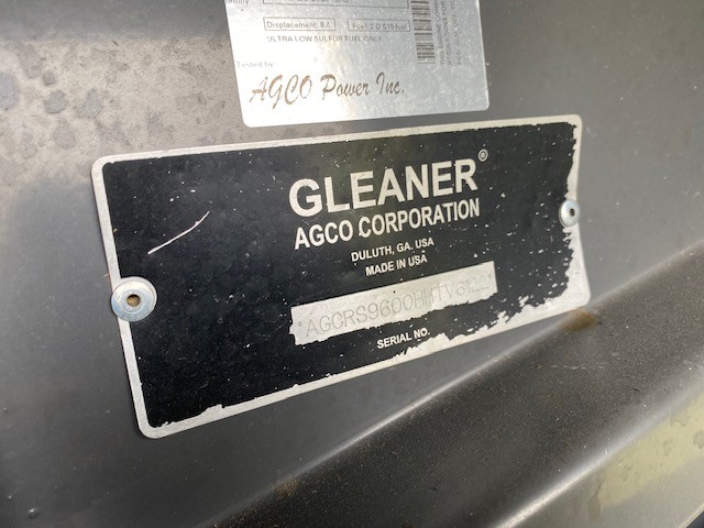 2017 Gleaner GLS96 Combine