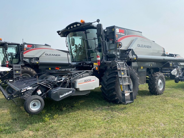 2017 Gleaner GLS96 Combine