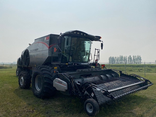 2017 Gleaner GLS96 Combine
