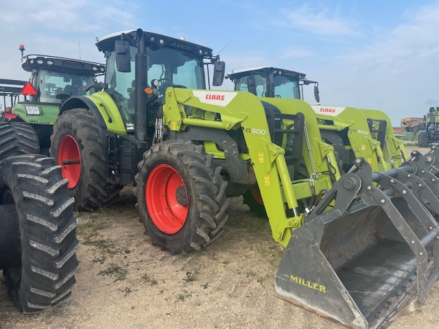 2019 CLAAS Axion 820 Tractor