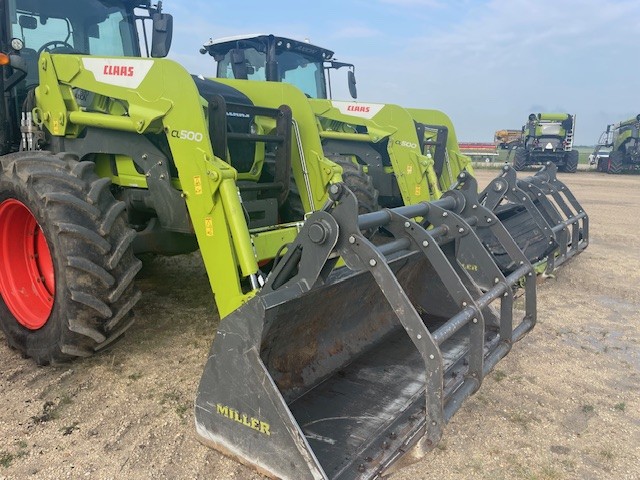 2019 CLAAS Axion 820 Tractor