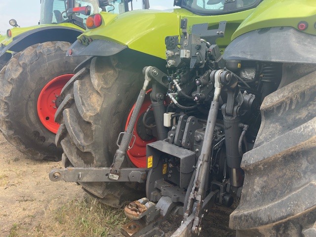 2019 CLAAS Axion 820 Tractor