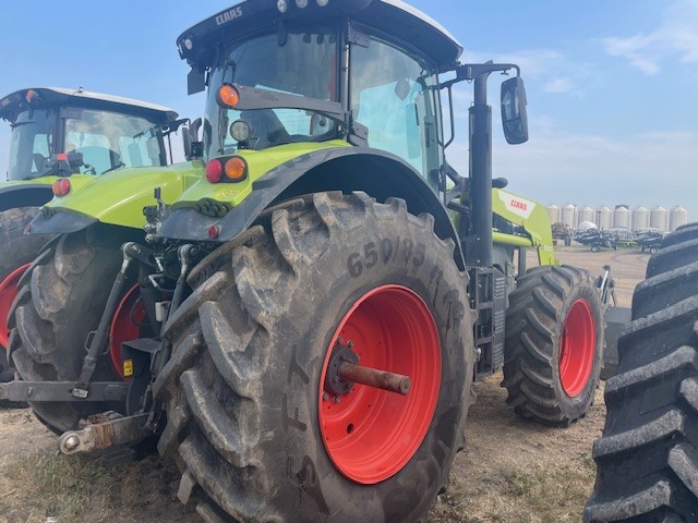 2019 CLAAS Axion 820 Tractor
