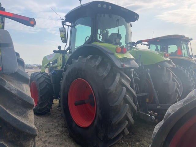2019 CLAAS Axion 820 Tractor