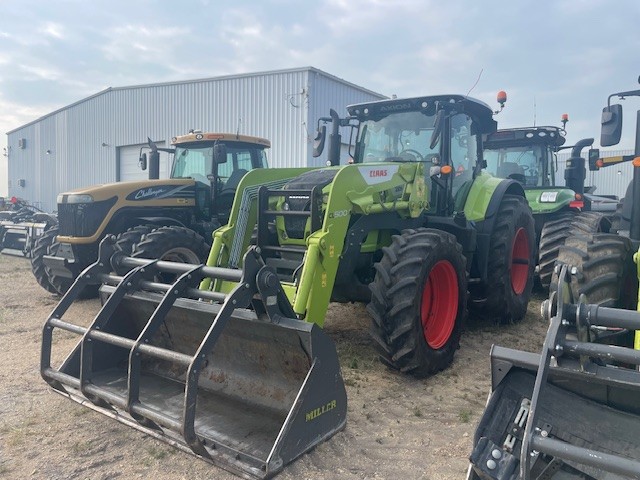 2019 CLAAS Axion 820 Tractor