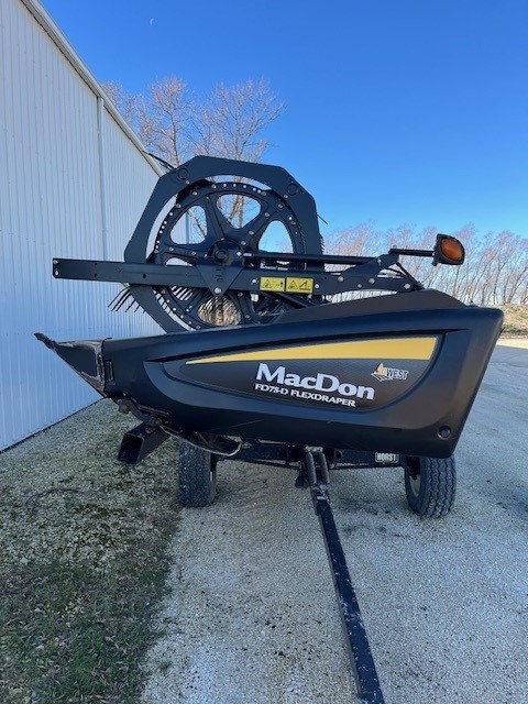 2016 MacDon FD75-45 Header Combine