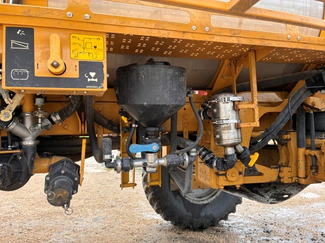 2010 RoGator 1184 Sprayer/High Clearance