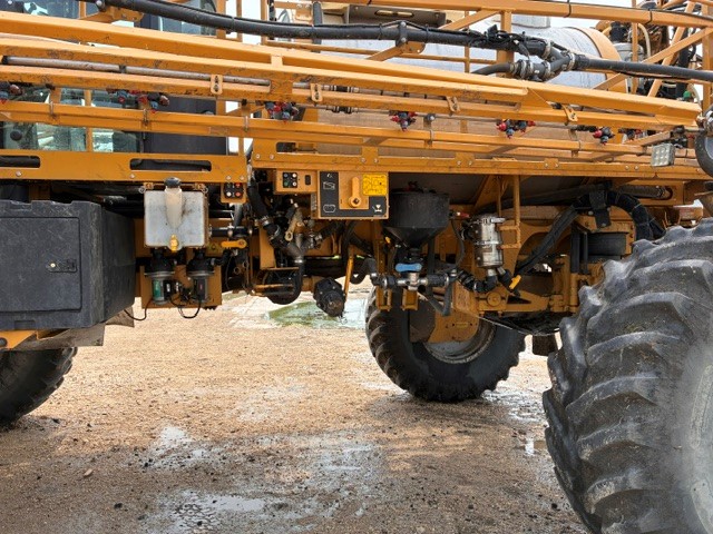 2010 RoGator 1184 Sprayer/High Clearance