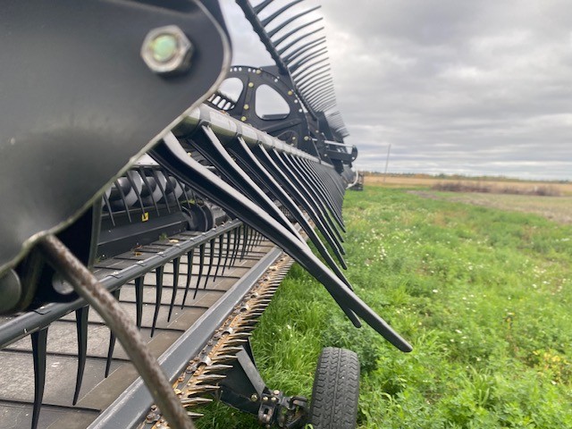 2012 MacDon FD70-35 NH Header Combine