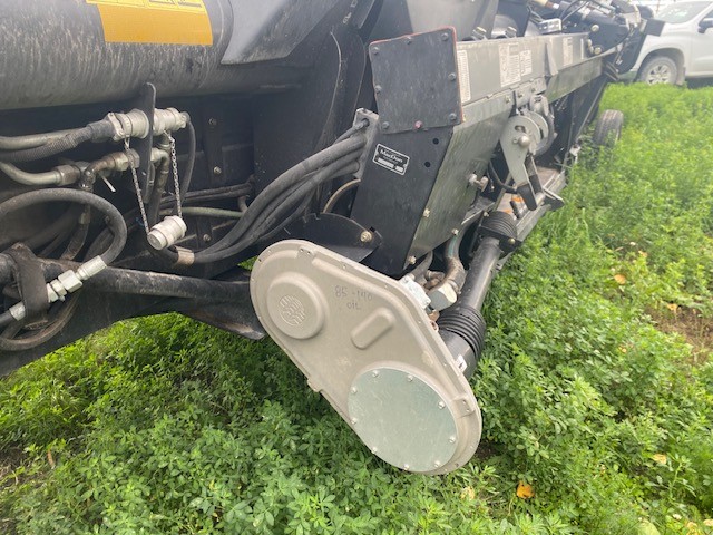 2012 MacDon FD70-35 NH Header Combine