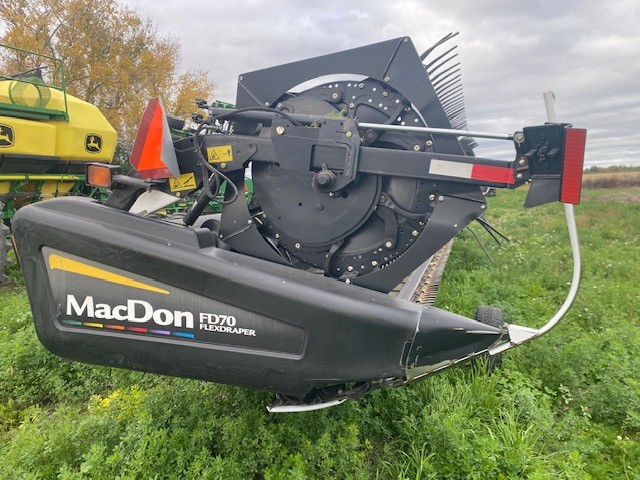 2012 MacDon FD70-35 NH Header Combine