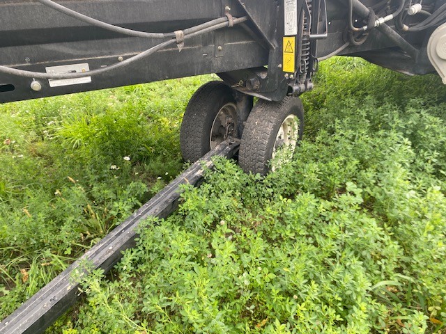 2012 MacDon FD70-35 NH Header Combine