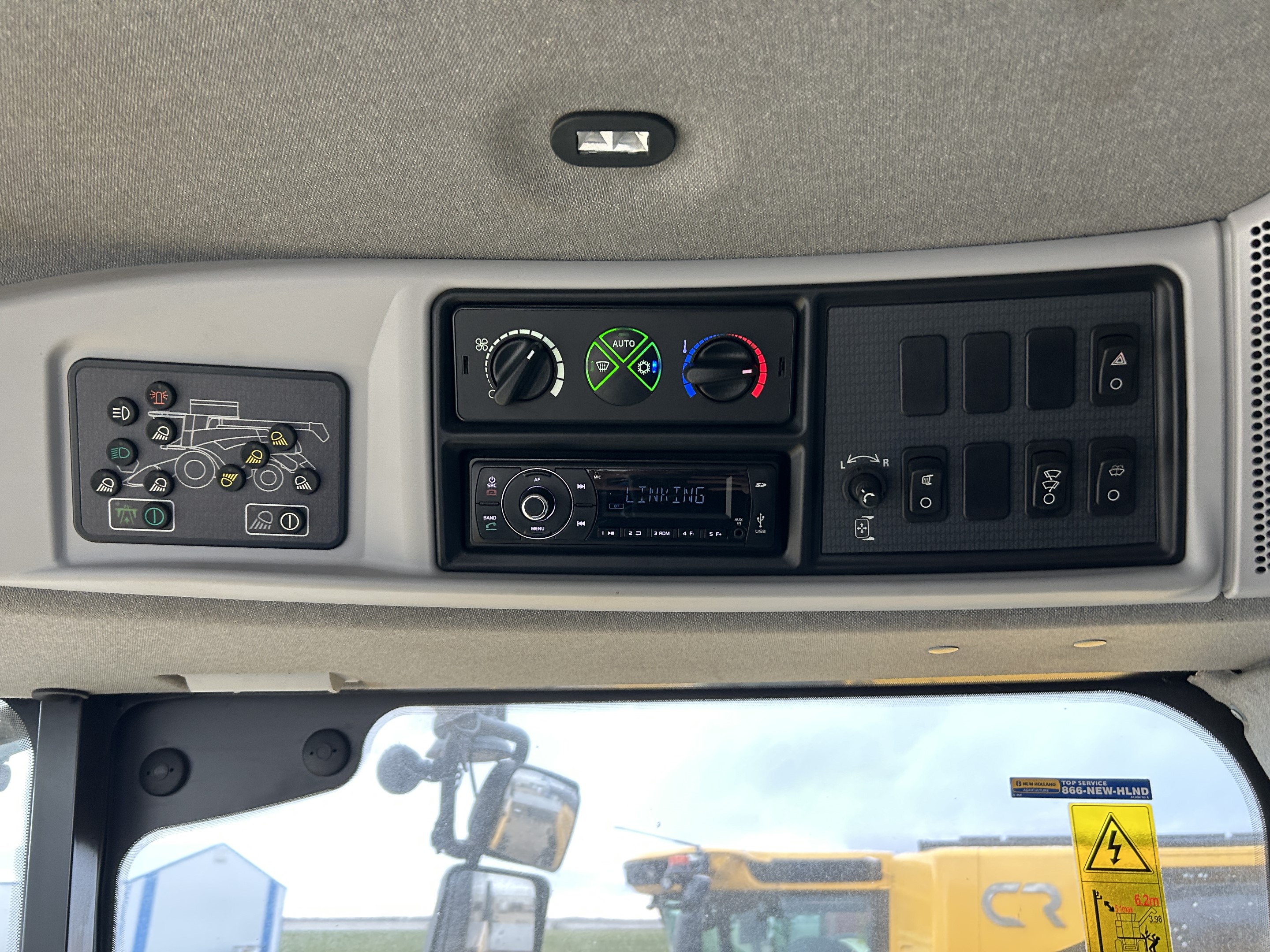 2017 New Holland CR9.90Z Combine