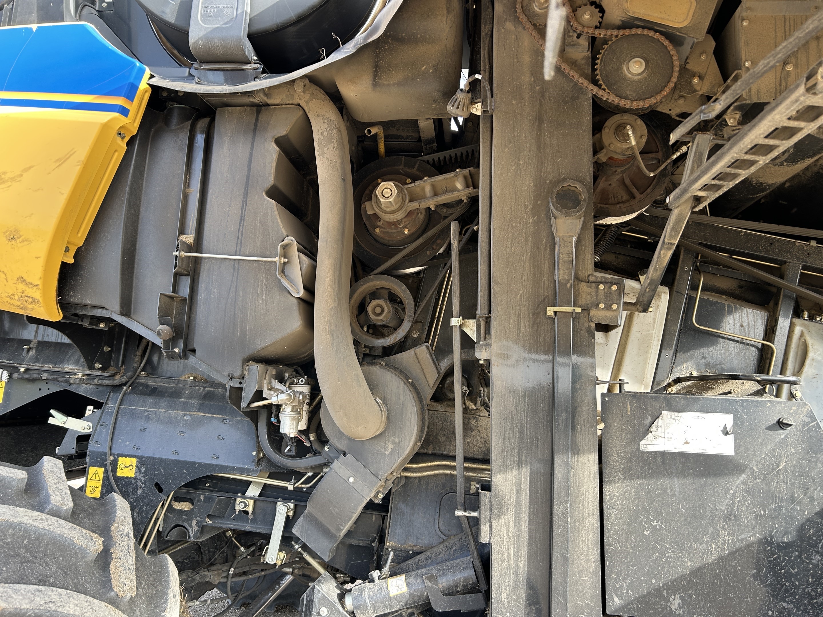 2017 New Holland CR9.90Z Combine